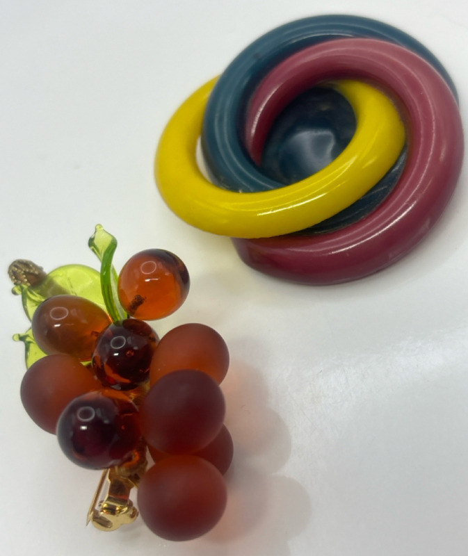 Vintage Brooch Mid Century Modern Lucite Grapes MCM Entwined Circle Brooch