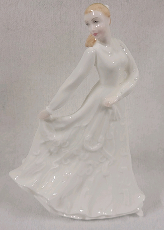 Royal Doulton ' Sentiments Happy Anniversary ' Figure , HN 4068 . Measures 5 3/4" tall