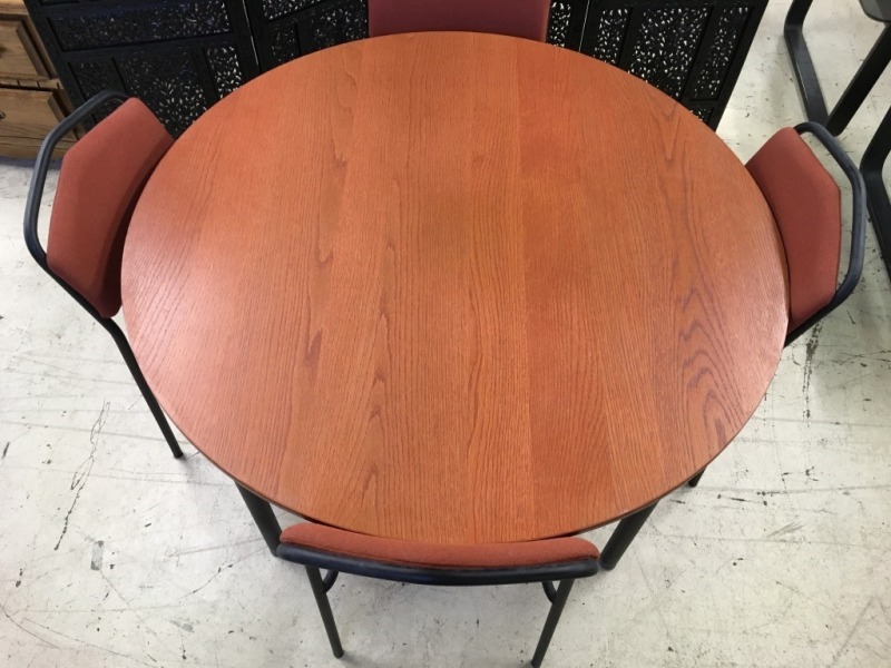 Round Arborite Table with 4 Chairs