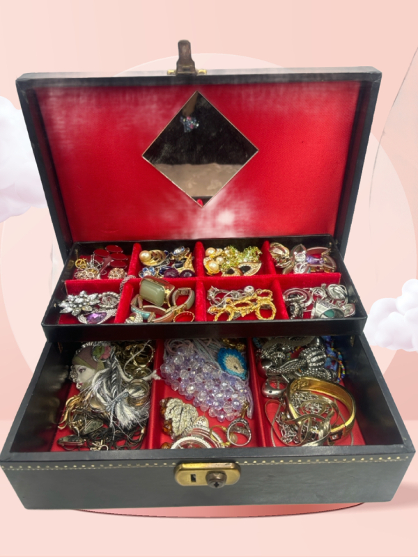 Vintage Jewellry Box with Content