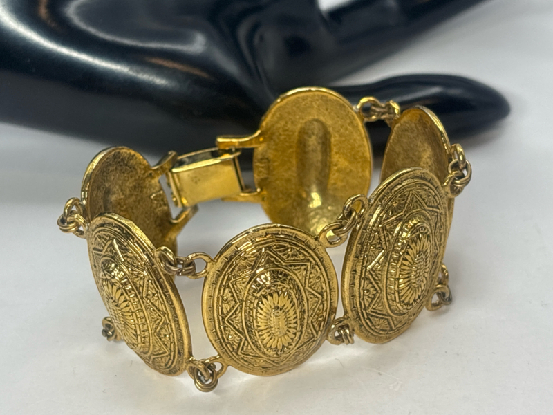 6 Panel Etched Link Gold tone Bracelet