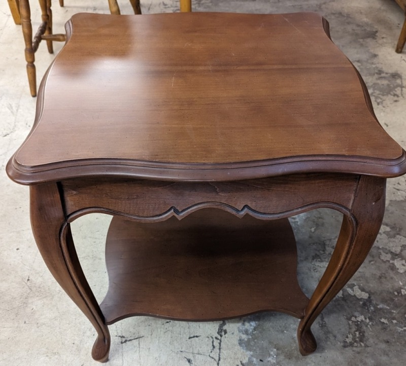 Beautiful Vintage Deilcraft End Table
