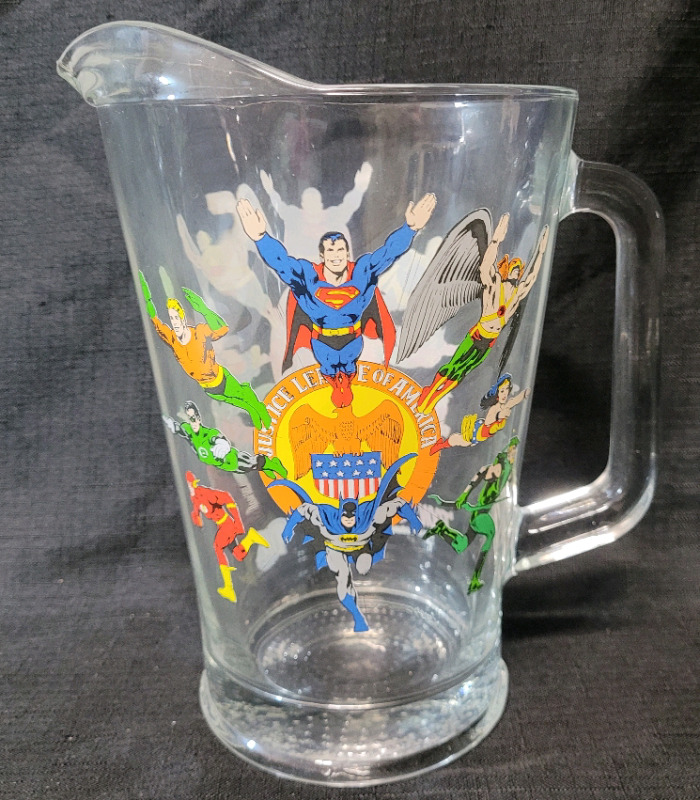 Justice League of America 'Toon Tumblers Glass Pitcher , measures 9" tall . No chips or cracks