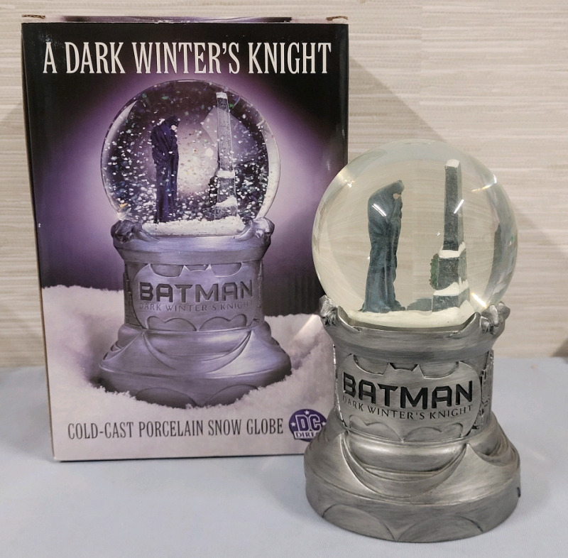 BATMAN " A Dark Winter's Knight " Snow Globe w/Original Box , Limited Edition #1497/3000