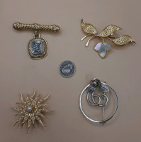 Vintage 4 Pins 3 Goldtone, 1 Silvertone.