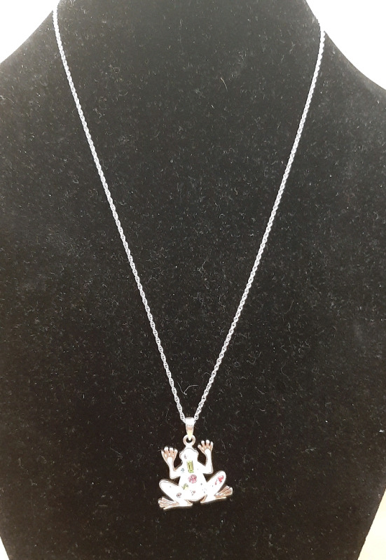 Vintage Sterling S0ilver Frog Pendant on a 16" Chain