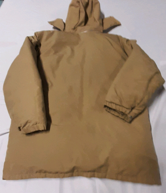 Vintage Size XL Men's Winter Jacket. Hood is removable