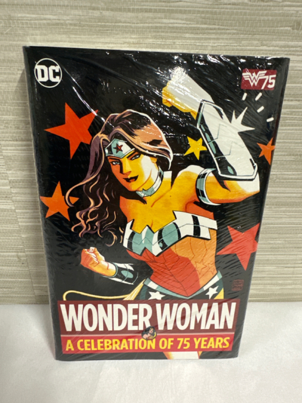 New Wonder Woman: A Celebration of 75 Years (Hardcover) DC Comics