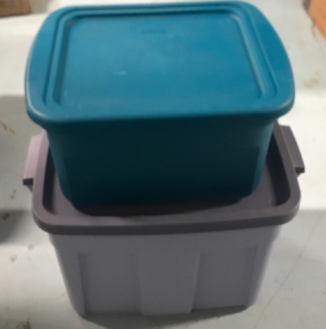 Rubbermaid RoughNeck & Sterilite Tote Bins 16”x22” & 11”x20”