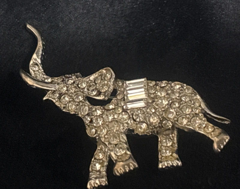 Adorable Clear Rhinestone Elephant Brooch