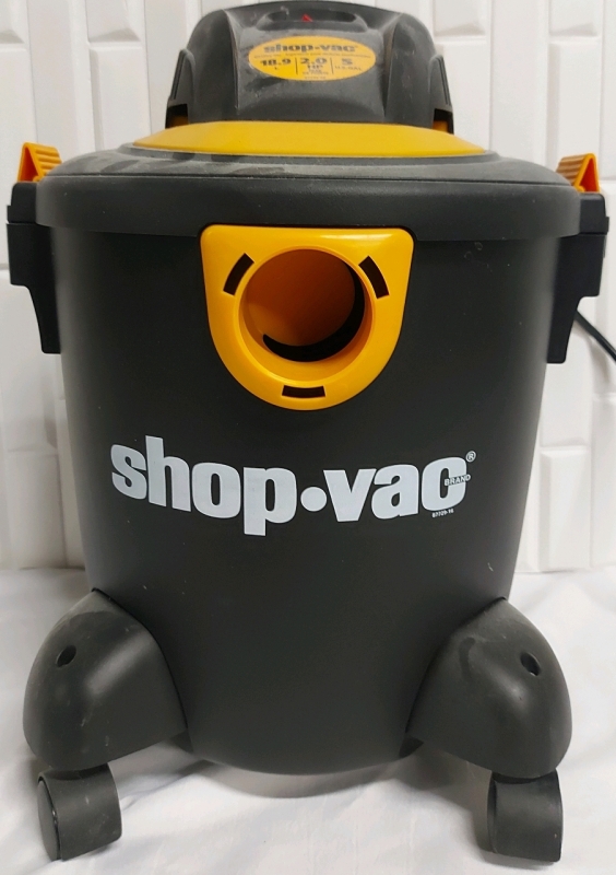 Shop Vac Wet Dry 18.9L With Hose Great Pre Owned Condition 20"x15" Approx