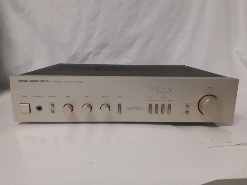 Vintage Harman / Kardon PM625 Ultrawideband Integrated Amplifier ( Tested for Power )