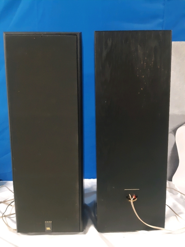 2 JBL G400 8 Ohms, 32" Tower Speakers ( Tested For sound )