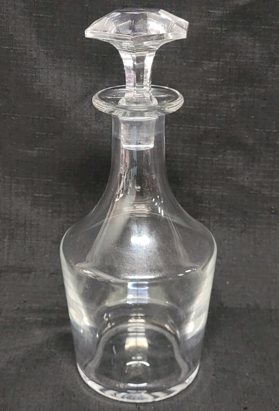 Baccarat Crystal Decantor with Stopper , Made in Fance . Measures 11" Tall