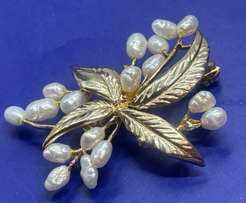 DARI signed Fresh Water Pearl Brooch