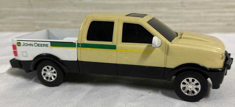 Vintage ERTL John Deere Double Cab Pickup Truck 8&rdquo; Farm Country Trailer Tow Hitch