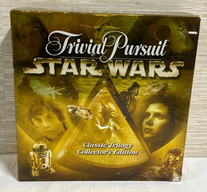 Vintage Star Wars Trivial Pursuit Classic Trilogy Collector’s Edition 1997 Complete With Electronic R2-D2 Randonmizer