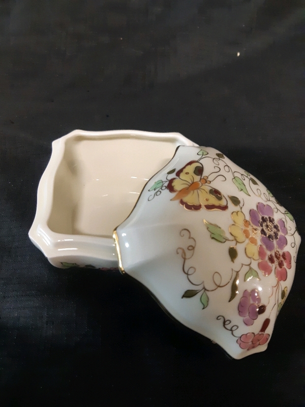 Vintage ZSOLNAY Hand Painted In Hungry Porcelain Trinkit Box ( 4" x 4" x 1.5" )