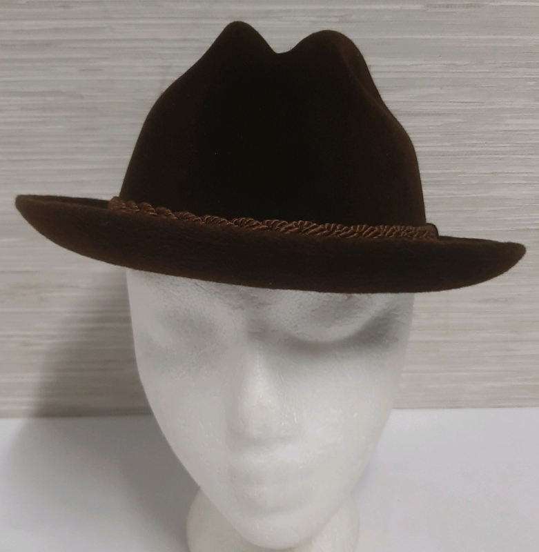 New Vintage Stetson The Sovereign" Size 6 7/8. This is an unworn piece of 1960's history.