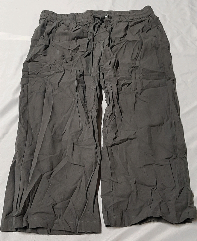 NEW Cropped Pants Size 2XL