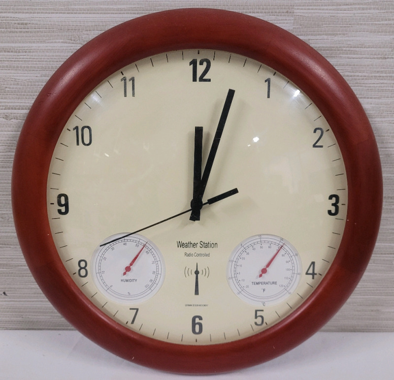 Centrios 12" Weather Station Radio Controlled Clock w/Humidity & Temperatures Gauges . Working