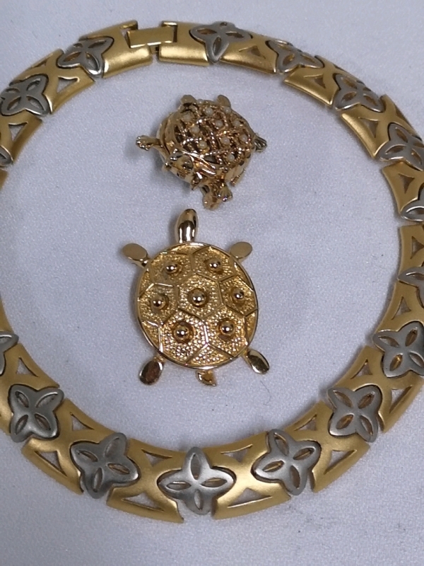 Turtle Brooch, Necklace & Turtle Brooch Clock