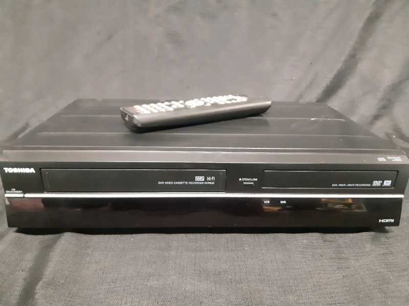 Toshiba Hi-Fi VHS DVD Video Cassette Recorder *Tested For Power With Remote Model #DVR620