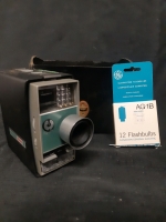 Vintage Kodak 8mm Zoom Reflex Movie Camera, 8mm Roll Film Comes with 12 Replacement Flash Bulbs and Carry Case