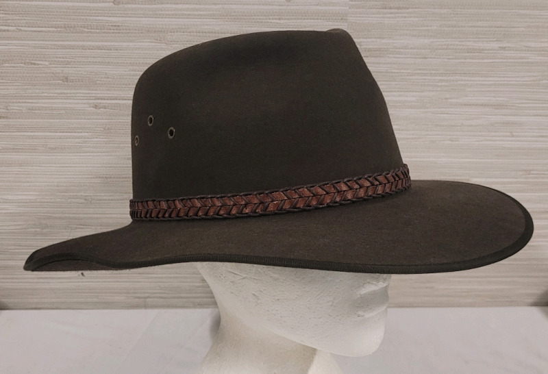 New - AKUBRA Tablelands Pure Fur Felt Hat , Size 60 (7 5/8) . Made in Australia