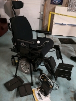 Quantum 6000Z Series Power Wheelchair - Needs New Battery