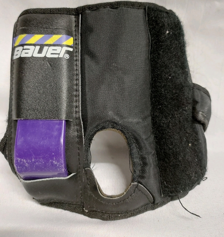 1 BAUER Wrint Guard Pre Owned In Good Shape Adult Size