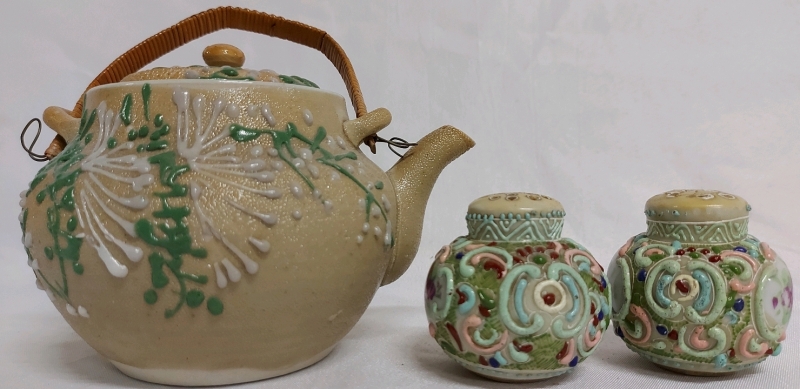 Japanese Banko Tea Pot With Salt And Pepper Shakers In Great Pre Owned Condition