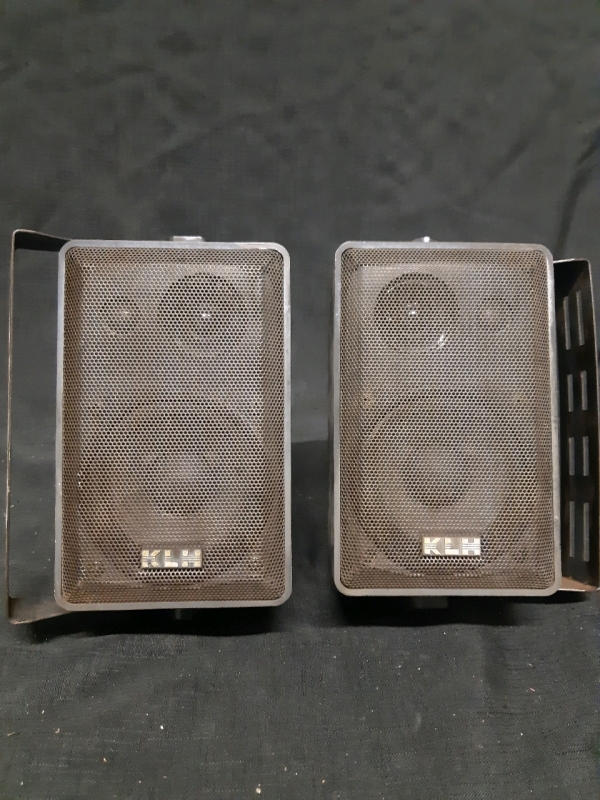 Set of 2 Untested Klh Audio System Bookshelf Speakers With Wall Mount 7" Tall Model# 970A