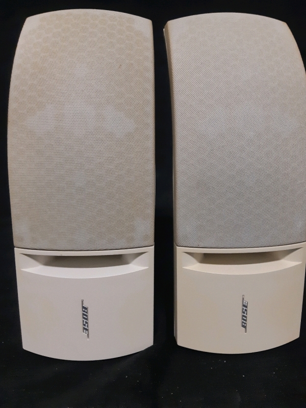 Set of 2 Untested Bose 161 Full Range Bookshlef Speakers With wall Mount 11" Tall