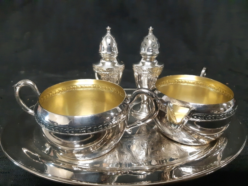 Vintage Wm.A Roger's silver plated Tray with Tea Cups and Sugar/ Creamer holders In Good Condition Model# 4736