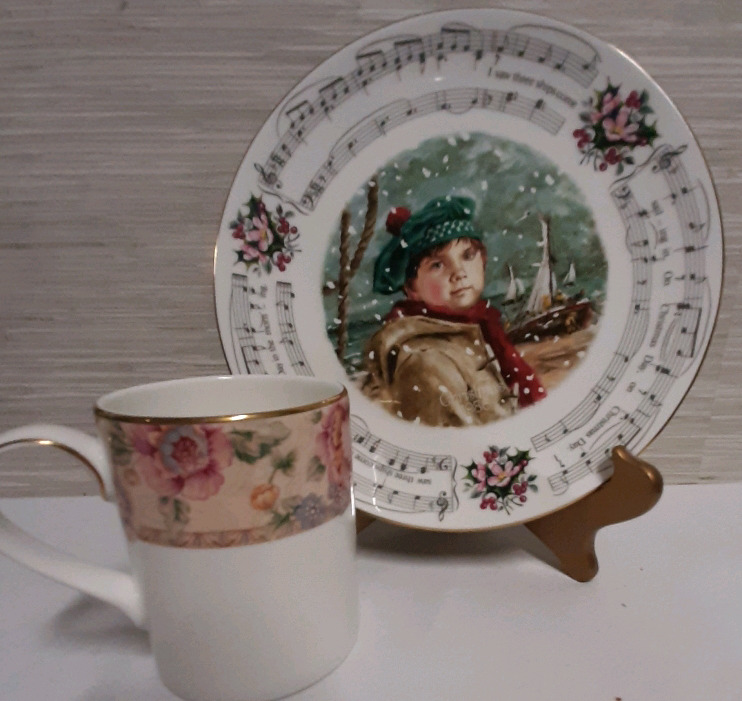 Vintage Royal Doulton 1986 Christmas Plate & a Royal Doulton Mug Darjeeling Pattern