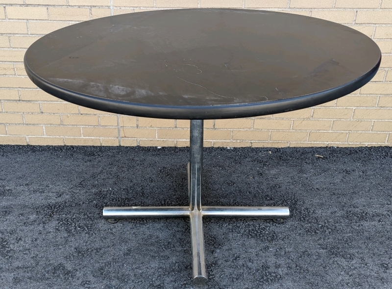 Round Topped Kitchen Table. 29.5" Tall, 42" Across.