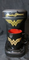 Wonder Woman Single Serve Coffee Machine And Mug Pre Owned Powers On Original Box 9.5"x6"x7.5"