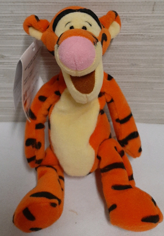 New The Disney Store "Tigger" 9" Tall Exclusive to Disney Stores & Theme Parks