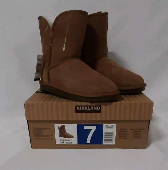 New Shearling Scalloped Edge Boot Size 7