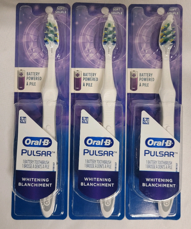 New - Oral-B Pulsar Battery Operated Toothbrush , Soft . 3 Toothbrushes , Sealed