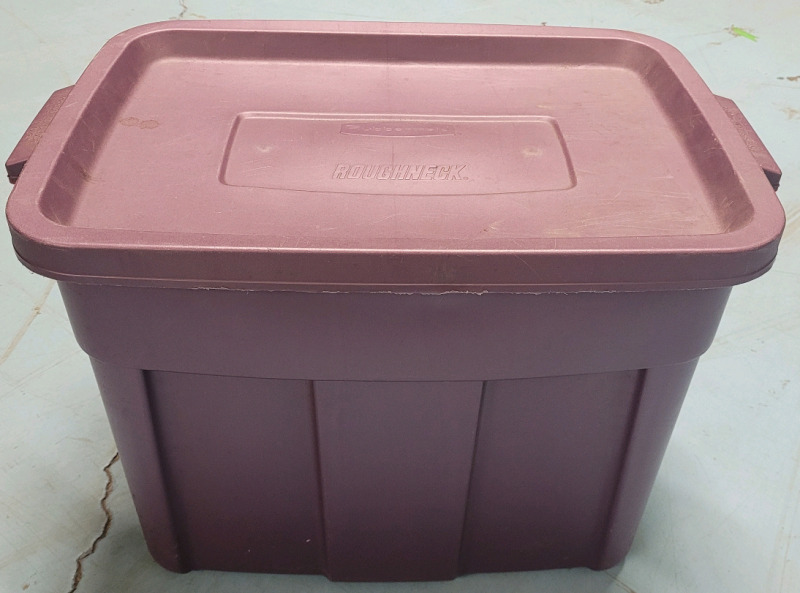 Rubbermaid 68L Roughneck Storage Bin with Lid