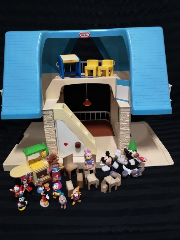 Little Tikes Doll House + Figures