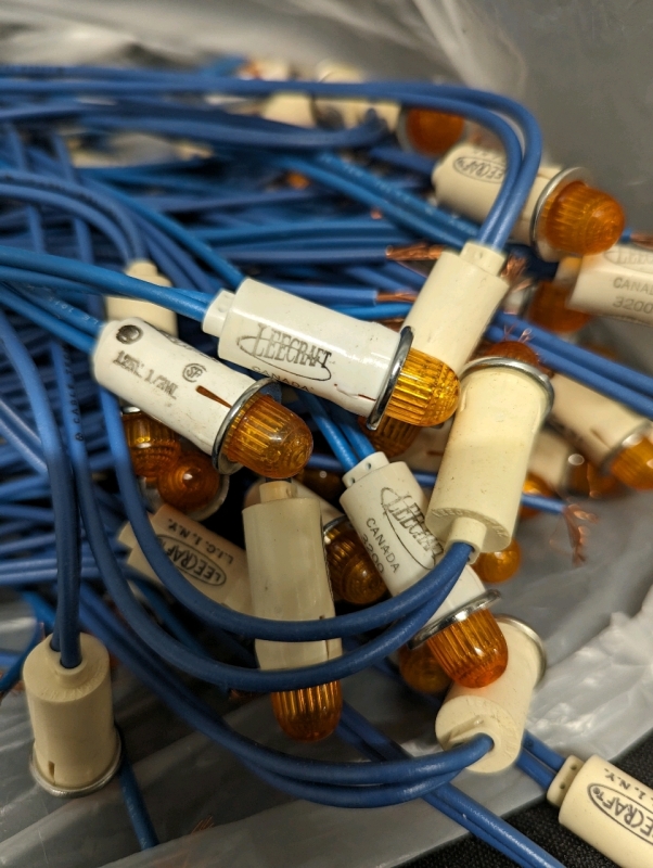 40+ New Leecraft 3200 Snaplites and Leecraft L.I.C 1, N.Y Indicator Lights.