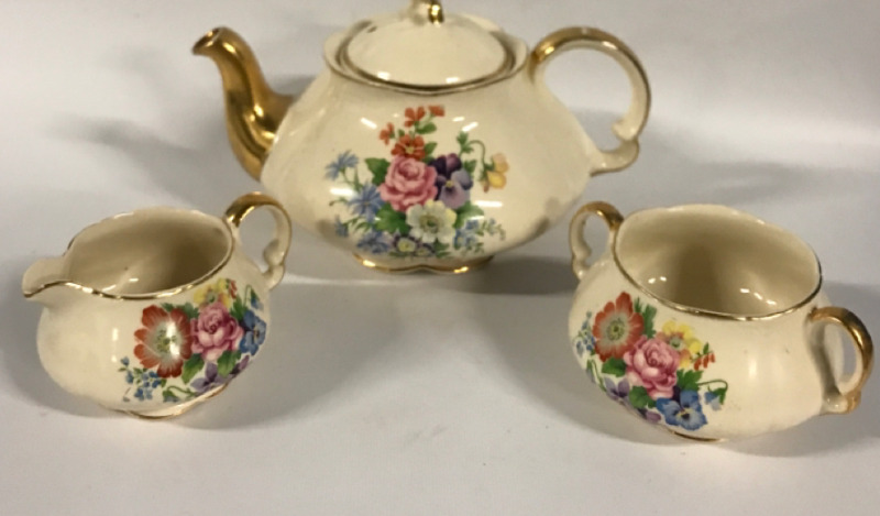 Vintage Ellgreave Burslem England 2 Tea Cups & 1 Pot