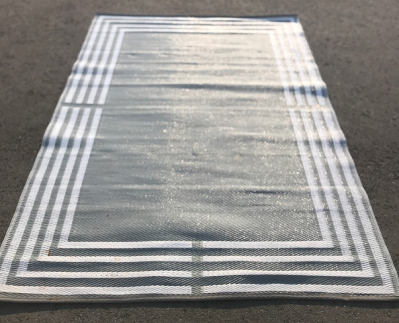 82&rdquo;x59&rdquo; OutDoor Rug As Is