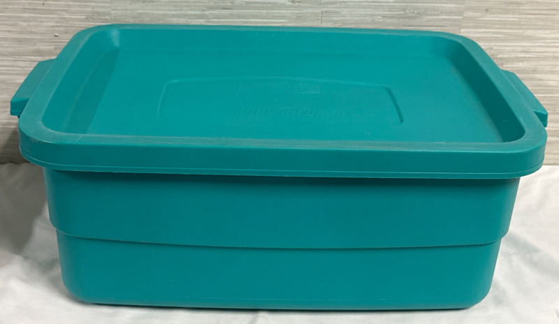 Rubbermaid Roughneck Stackable Storage Box with Lid 21.5” x 16” x 9” Teal