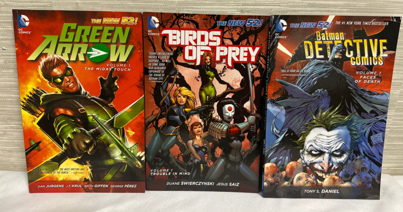 3 Volume 1’s DC Comics The New 52 Green Arrow The Midas Touch - Birds of Prey Rouble in Mind & Batman Detective Comics Faces of Death Graphic Novels Softcovers