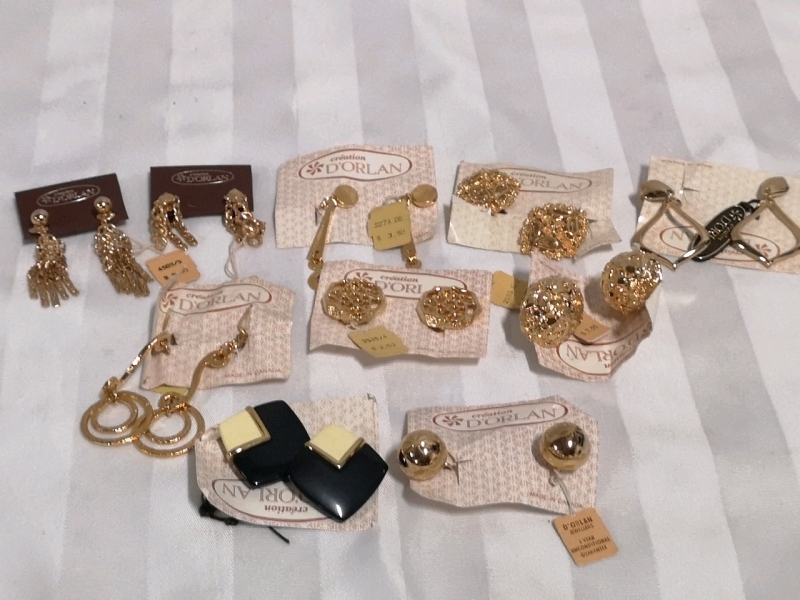 New Vintage D'ORLAN Gold Tone Earrings - Clip on