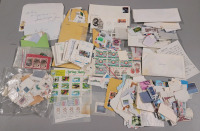 World Postage Stamps . Canada , USA , Australia , Pakistan , Great Britain